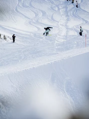 Vertical 2024 Snowboard 2 Vertical 2024 Snowboard - Image 2